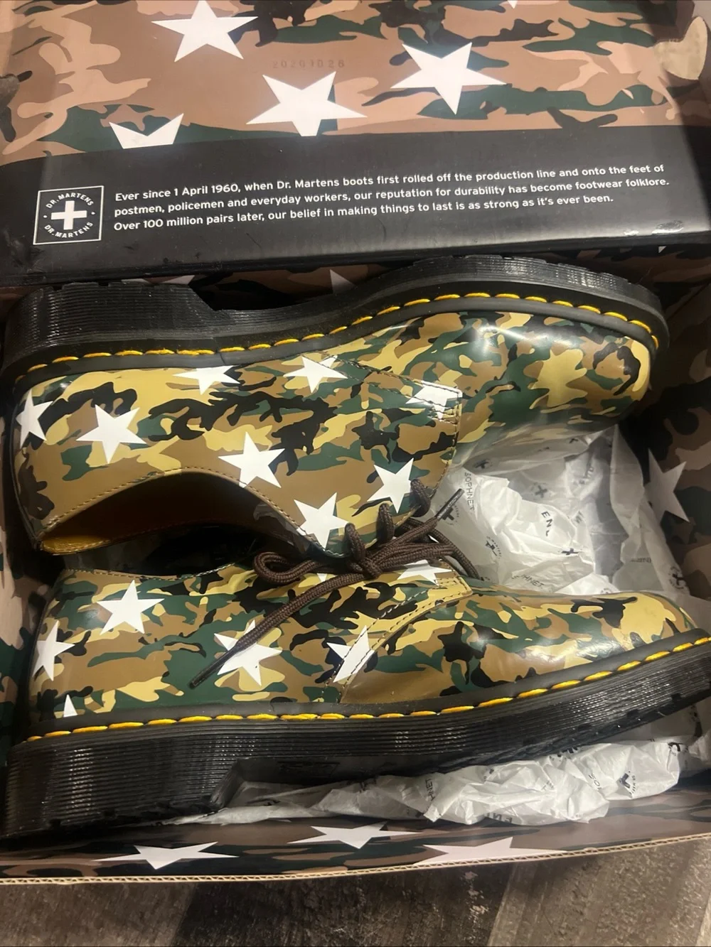 Dr. Martens Men's Green Camo Star 3-Eye Derby men’s 10